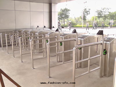 智能(néng)門(mén)禁系(xì)统 智能(néng)門(mén)禁系(xì)统